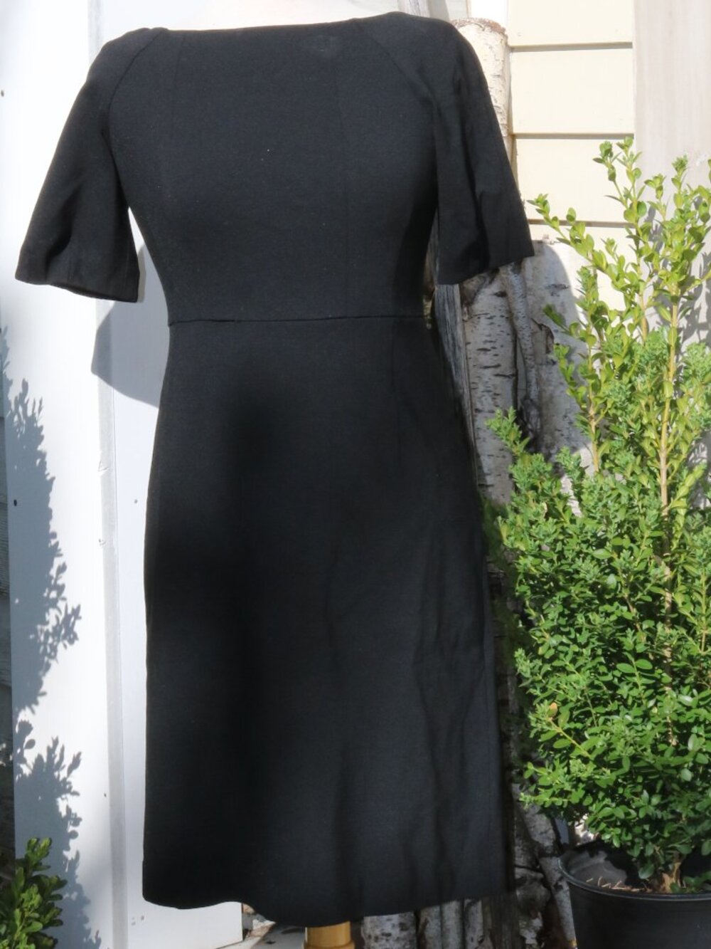 Banana Republic Black Pleated Wide Neck Scoop Back Knit Sheath Dress Sz 4